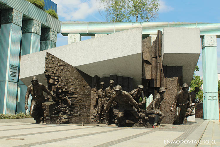 monumento al levantamiento de varsovia
