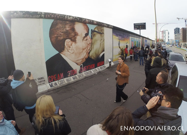 beso fraternal muros de berlín