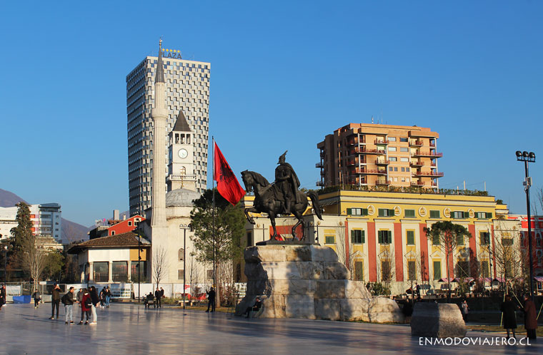 la plaza de Skanderberg en Tirana