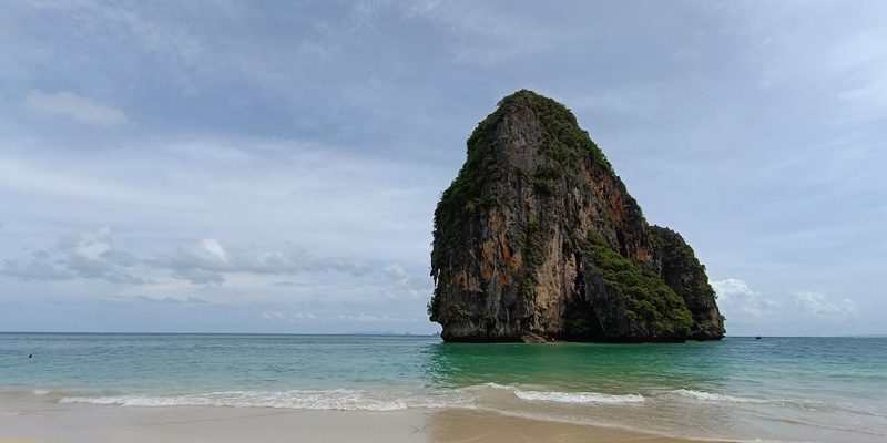 Playas de Ao Nang en Tailandia: Postales de arena y atardeceres