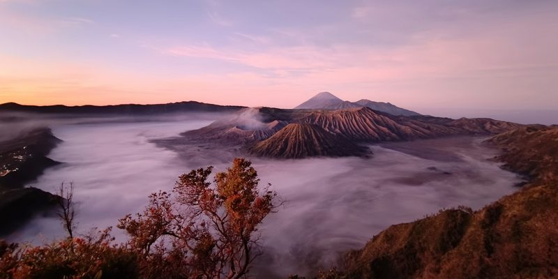 Visita los fascinantes volcanes activos de Indonesia