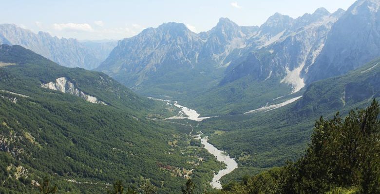 Hike de Valbona a Theth en los Alpes de Albania